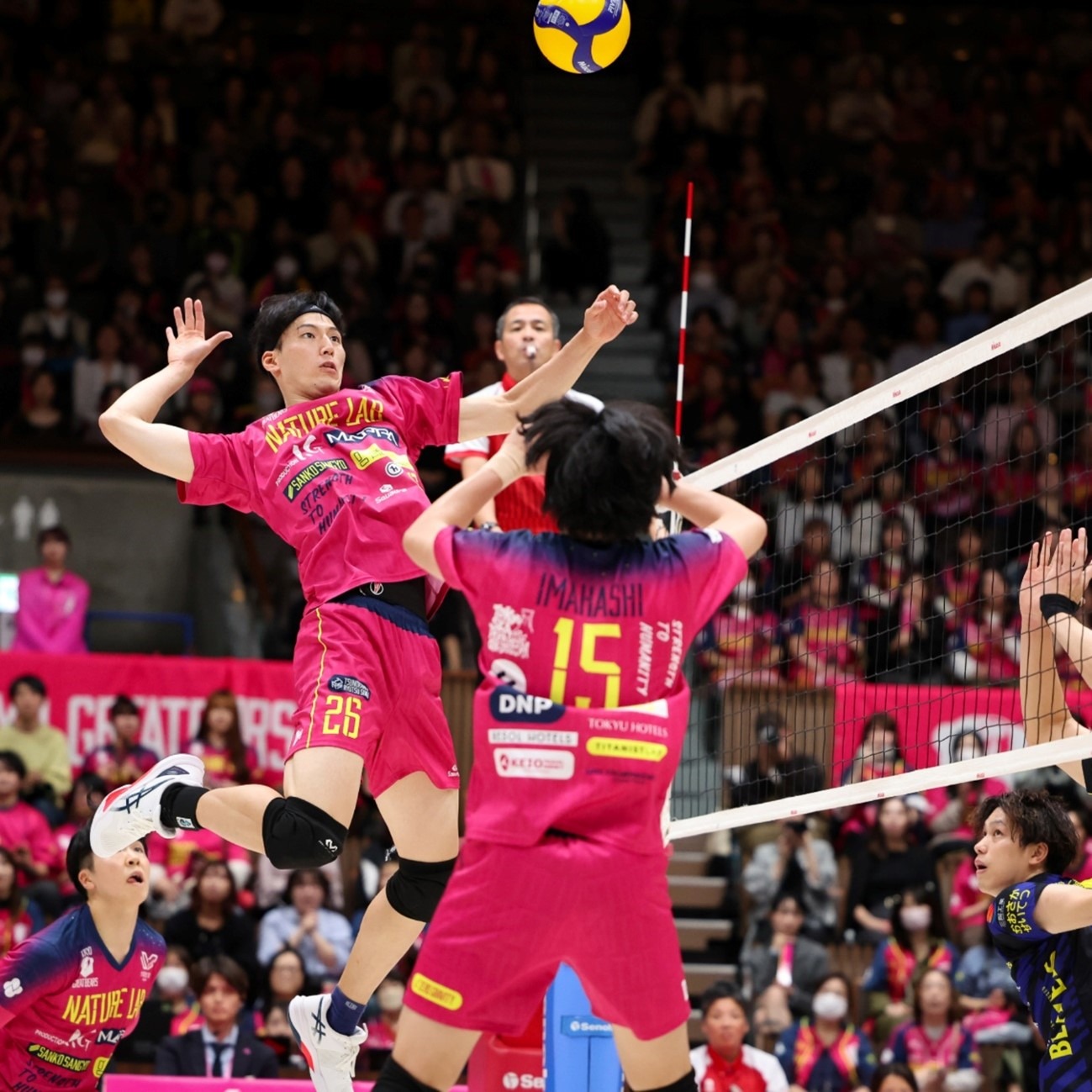 19岁192天，韦德拉奥果成为近71年德国队首秀破门最年轻球员